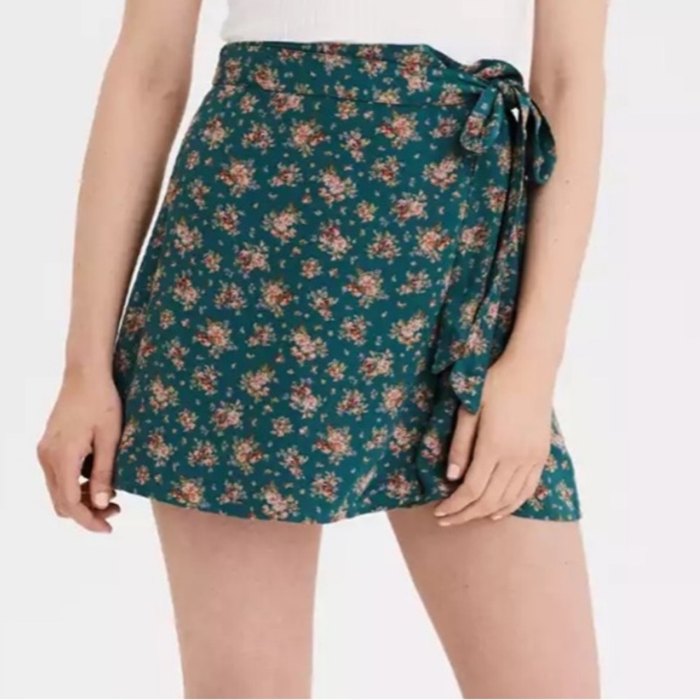 American Eagle Green Floral Mini Wrap Skirt Size XL